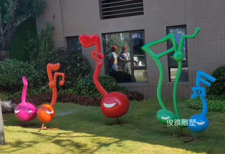 安徽省蚌埠市龙湖嘉园小区玻璃钢雕塑